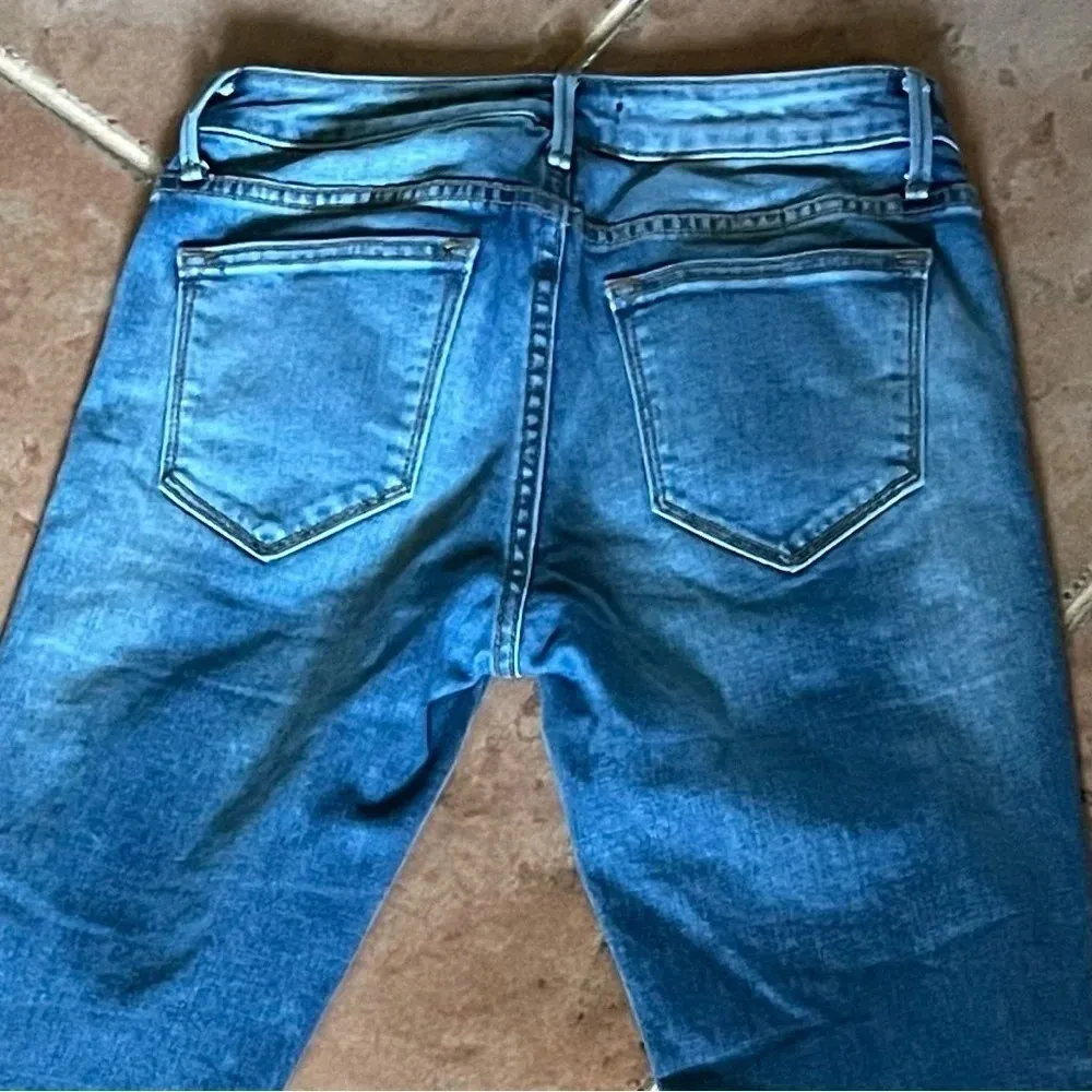 Aqua women’s skinny raw hem Denim jeans with crinkled legs and side stripe 24 - Image 7