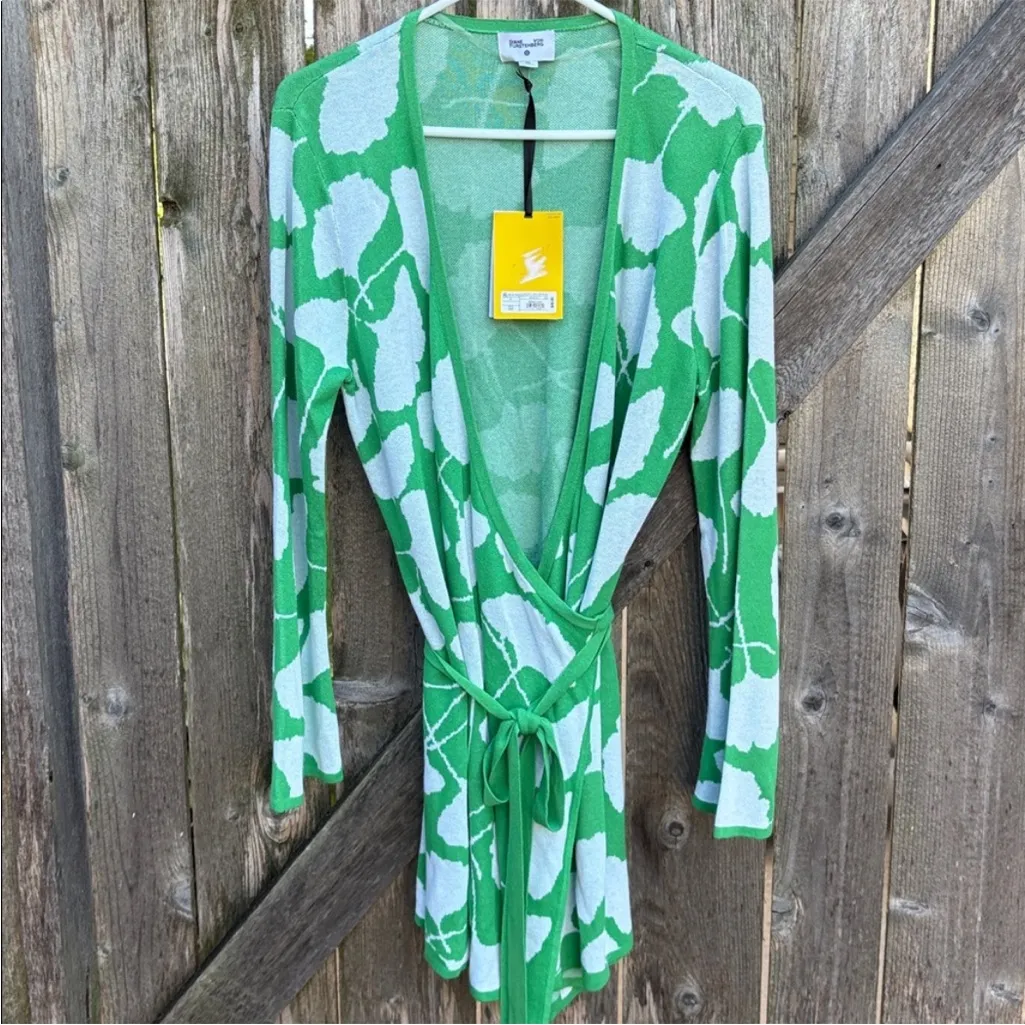 NWT Diane Von Furstenberg Ginkgo Wrap
Sweater / Dress Size XL - Image 4
