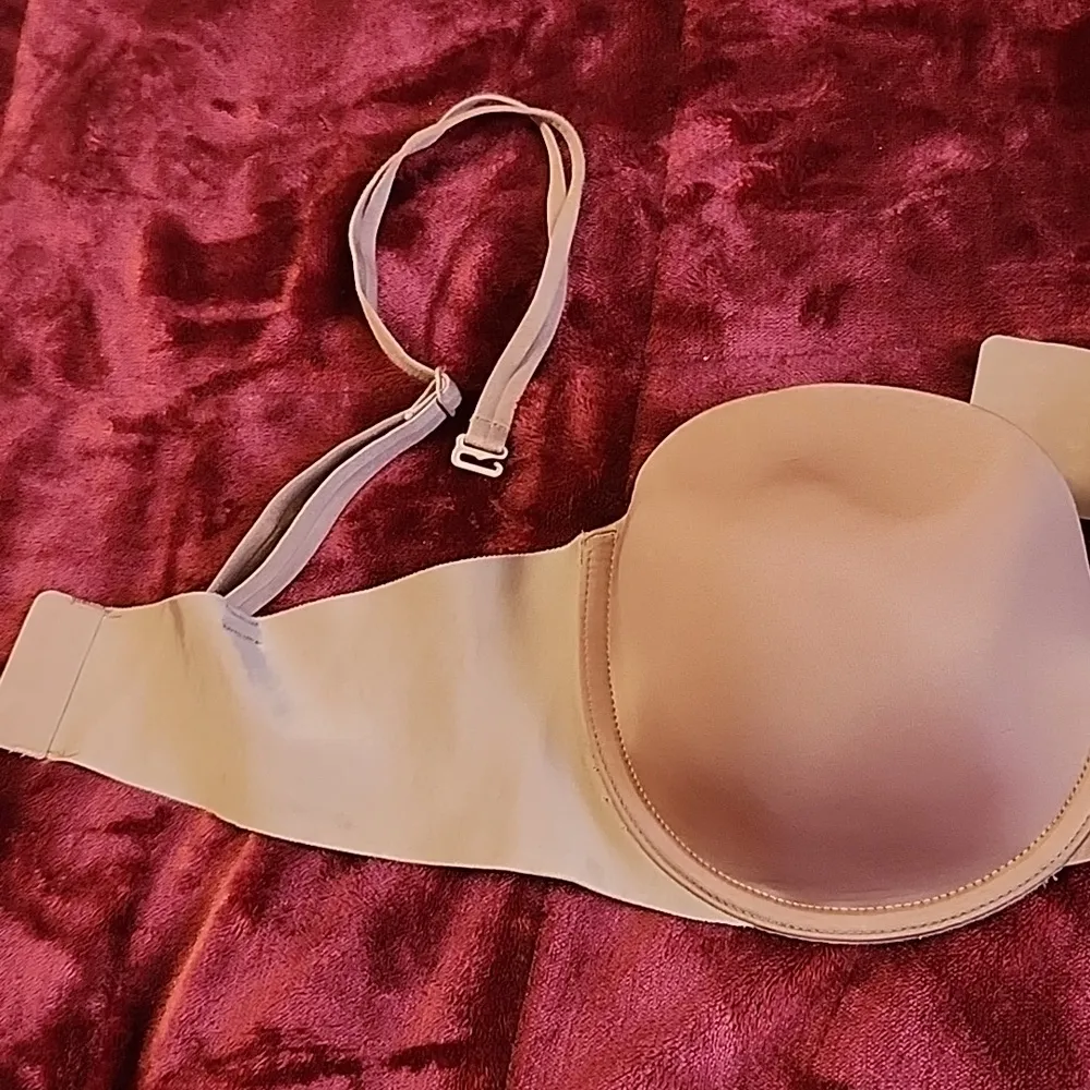 Victoria Secret lighly lined strapless bra Size 36B - Image 2