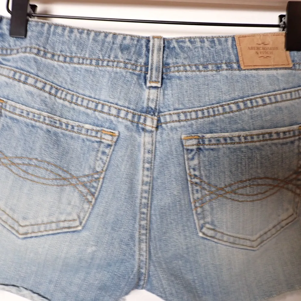 Abercombie & Fitch Vintage Distressed Button Fly Denim Cut Off Shorts size 6 - Image 3