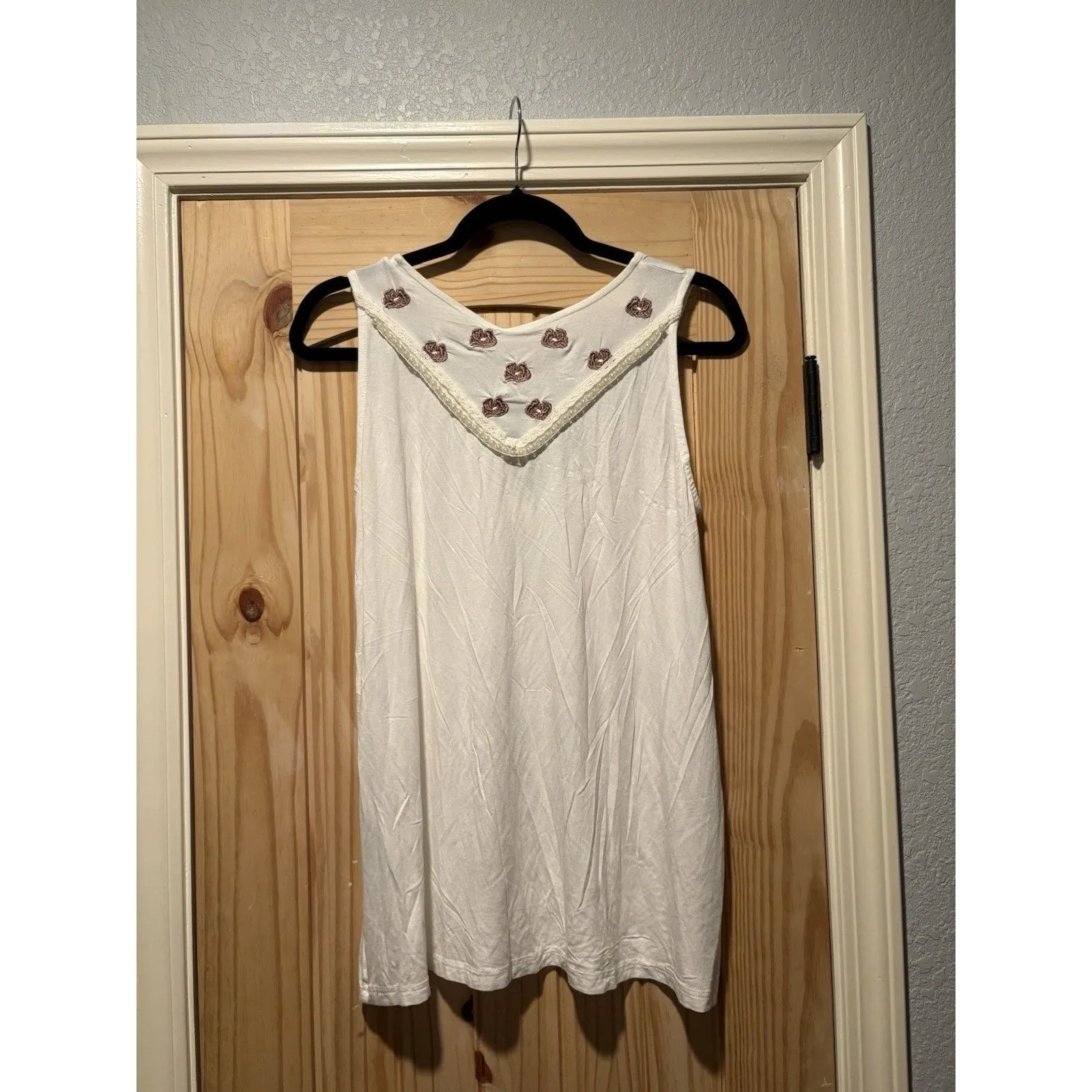 POL Ivory Embroidered Sleeveless Top Womens Small Pearl Trim Boho NWT White - Image 3