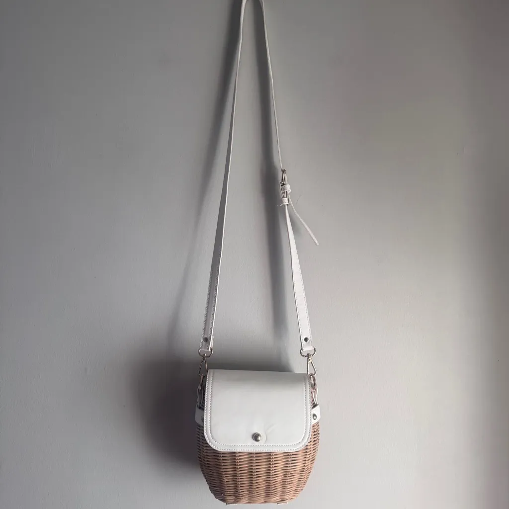 Tommy Bahama Mini Rattan Wicker Basket Satchel Crossbody White Bag Purse - Image 2