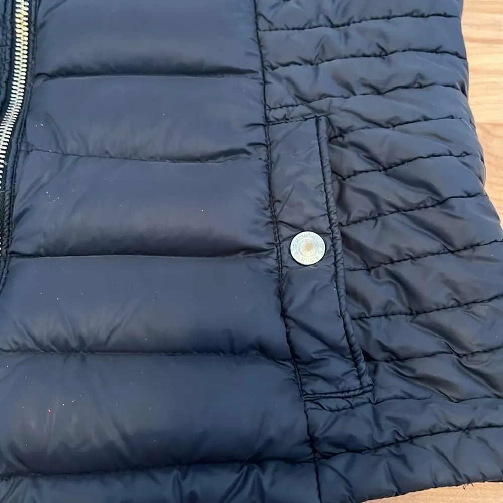 Abercrombie & Fitch Black Quilted Down Series Vest Medium - Image 11