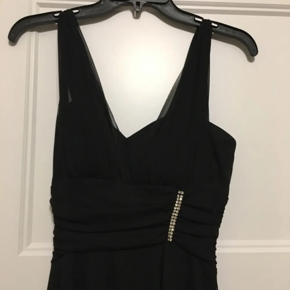 Beautiful Black formal dress size 4 - Image 3