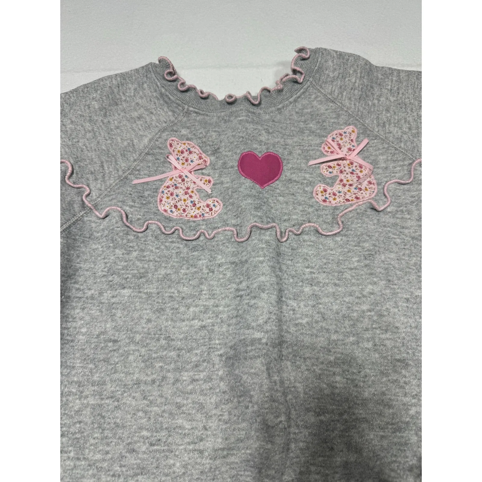 RARE Vintage Tultex Gray Crew Neck Pink Ruffle Teddy Bear Heart Applique Large‎ - Image 2