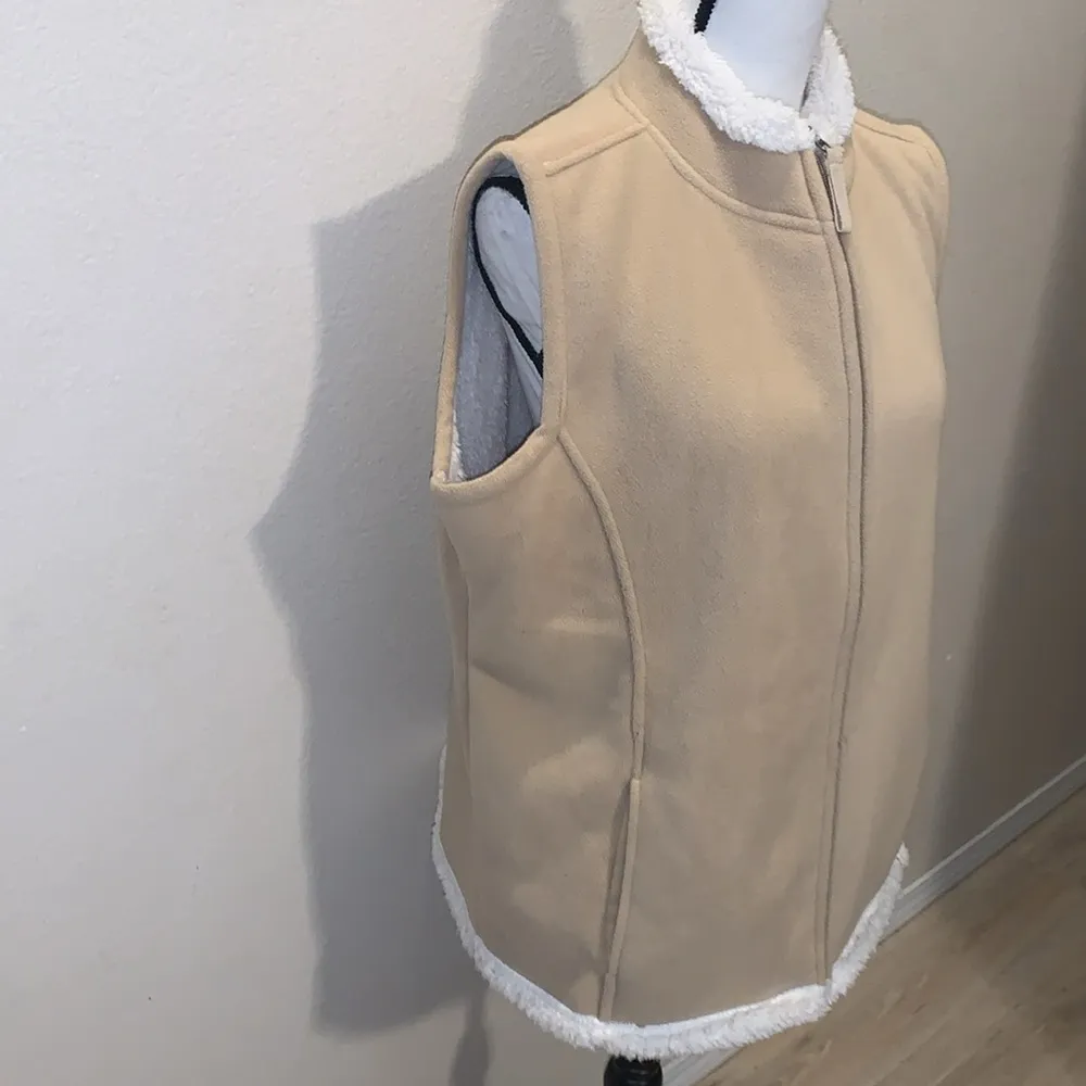 Jane Ashley Sherpa fleece lined sleeveless full zip up vest - Image 4