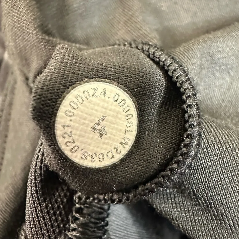 Lululemon Wunder Train Long-Line Bra Medium Support, C/D Cups size 4 - Image 4