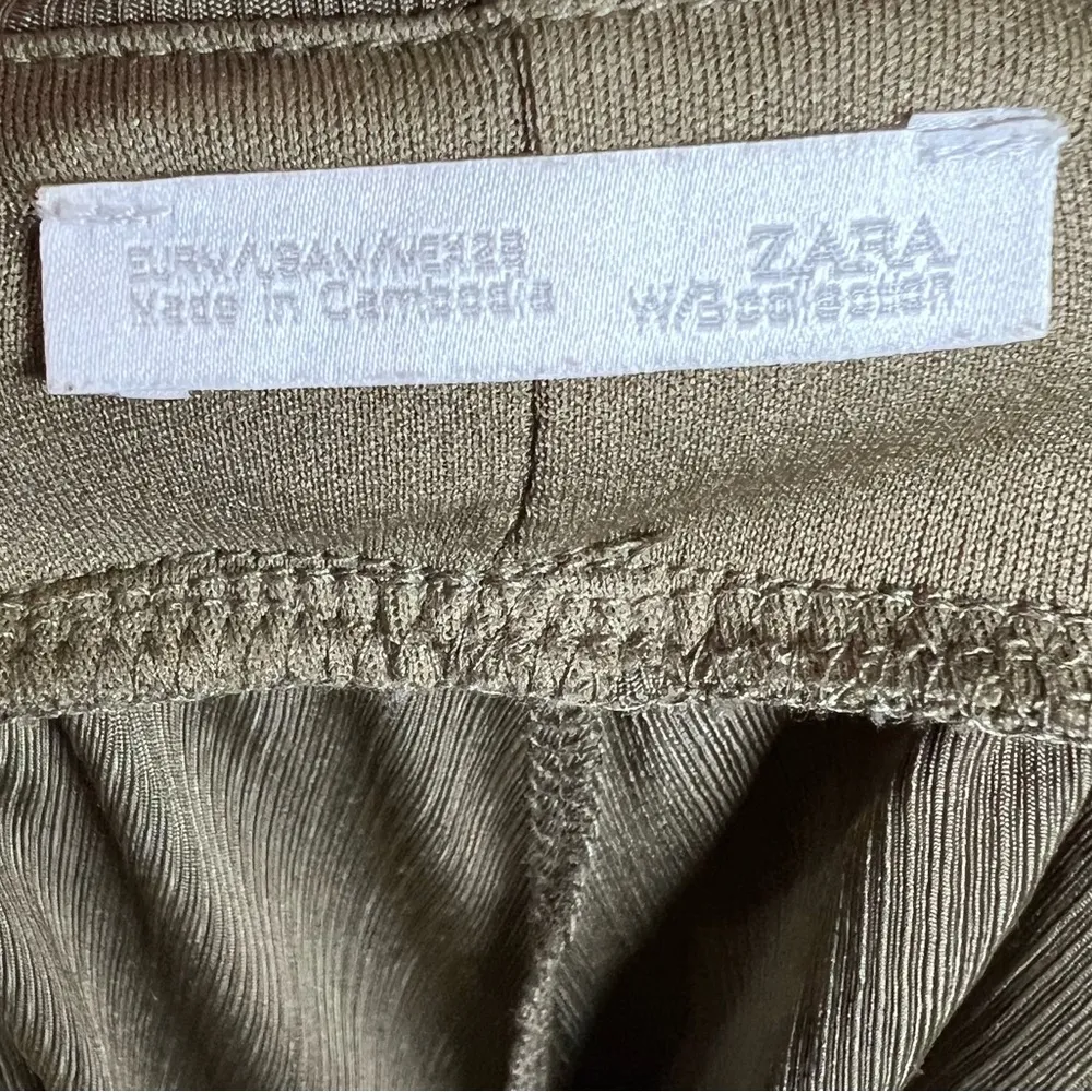 strappy cross back olive green romper size medium - Image 8