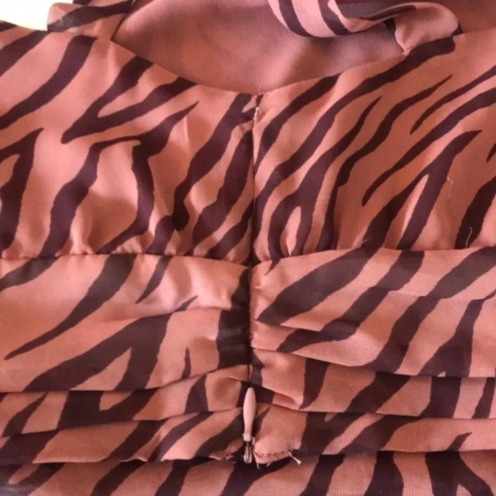 ASTR Women’s Burgundy Zebra Print Crop Tank Top NEW - Image 6