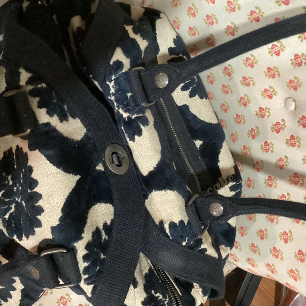 Cake Black and Beige Floral Women's Bag - Image 6