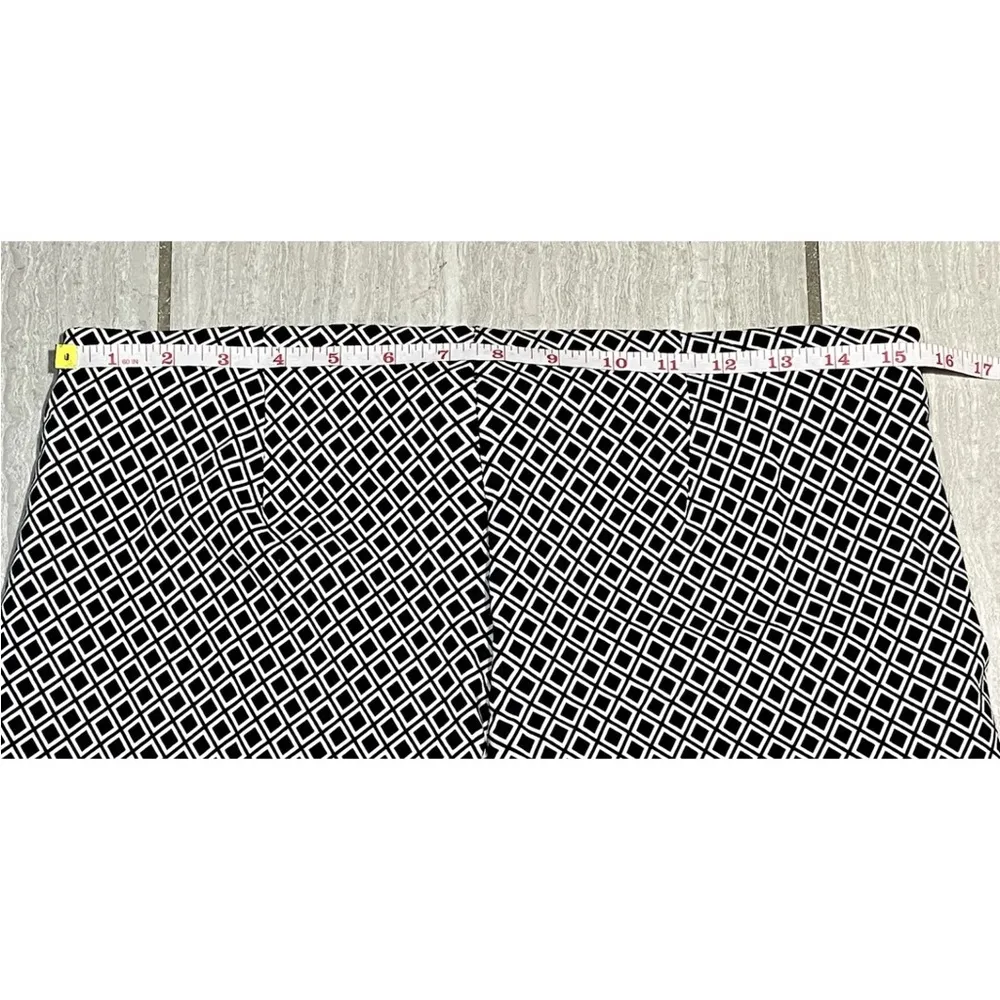 Michael Kors Women’s Size Large Stretch Pants Viscose Blend Diamond Pattern B/W - Image 5