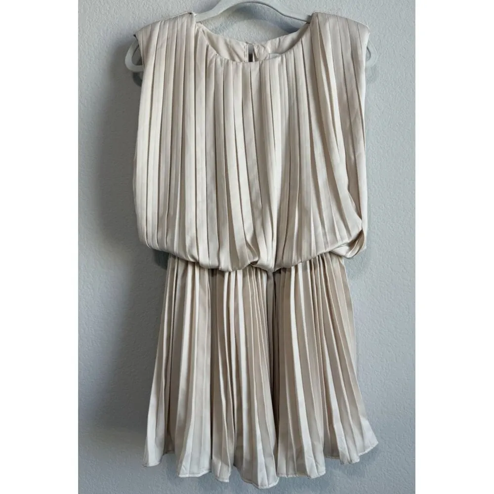 DO+BE Women's Champagne Sleeveless Pleated Elasticated Waist Romper‎ Size S NEW - Image 5