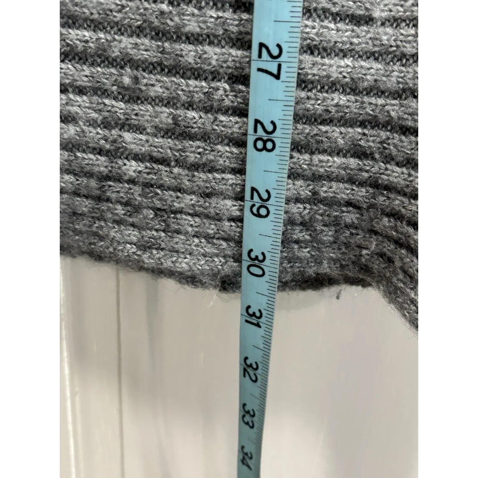 Forever 21 Turtleneck Cable Knit Sweater Gray Sleeveless Sequins Size Small‎ - Image 3