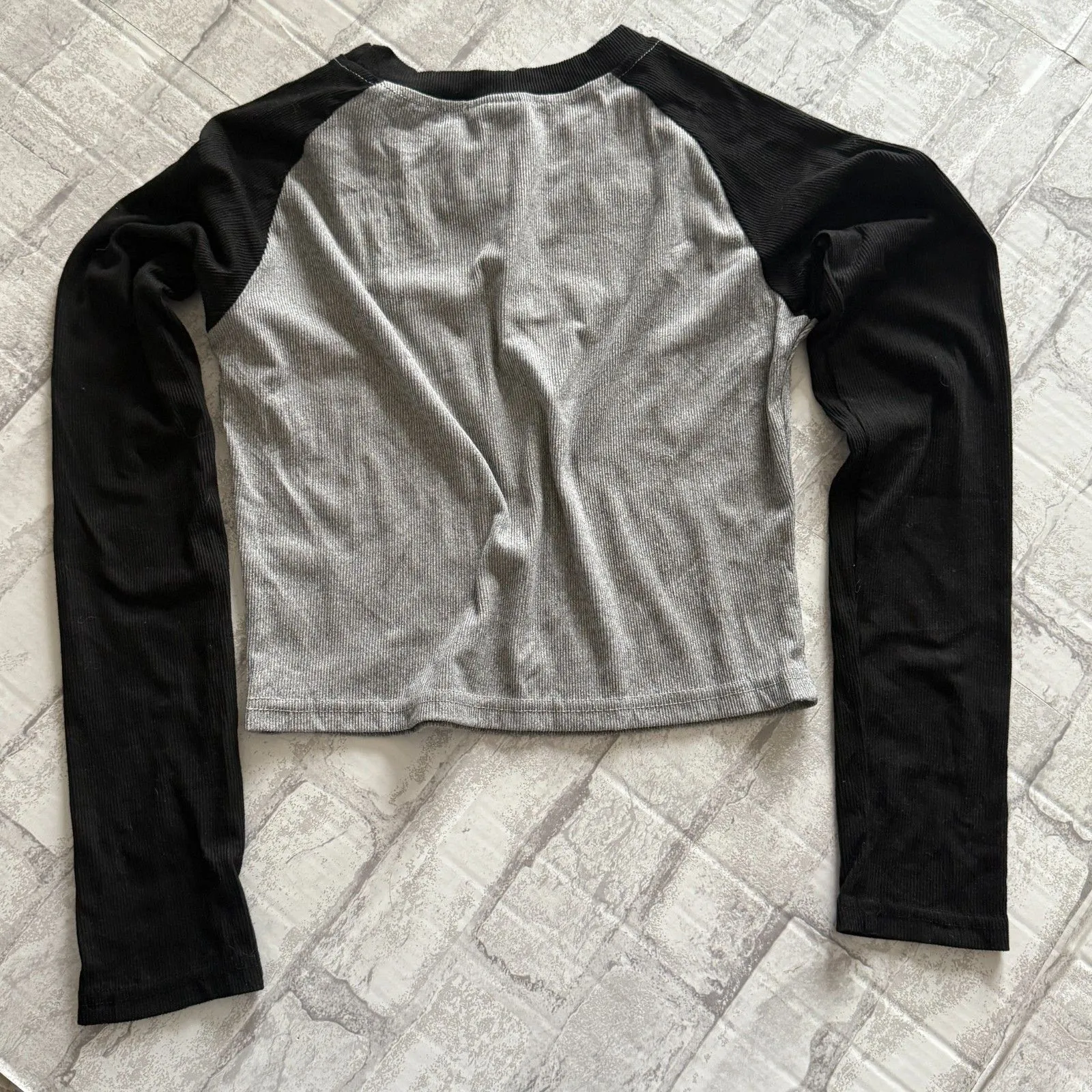 Y2K Style Raglan Long Sleeve Cropped Crew Neck Ribbed Black And Gray Shirt Top M Size M - Image 3