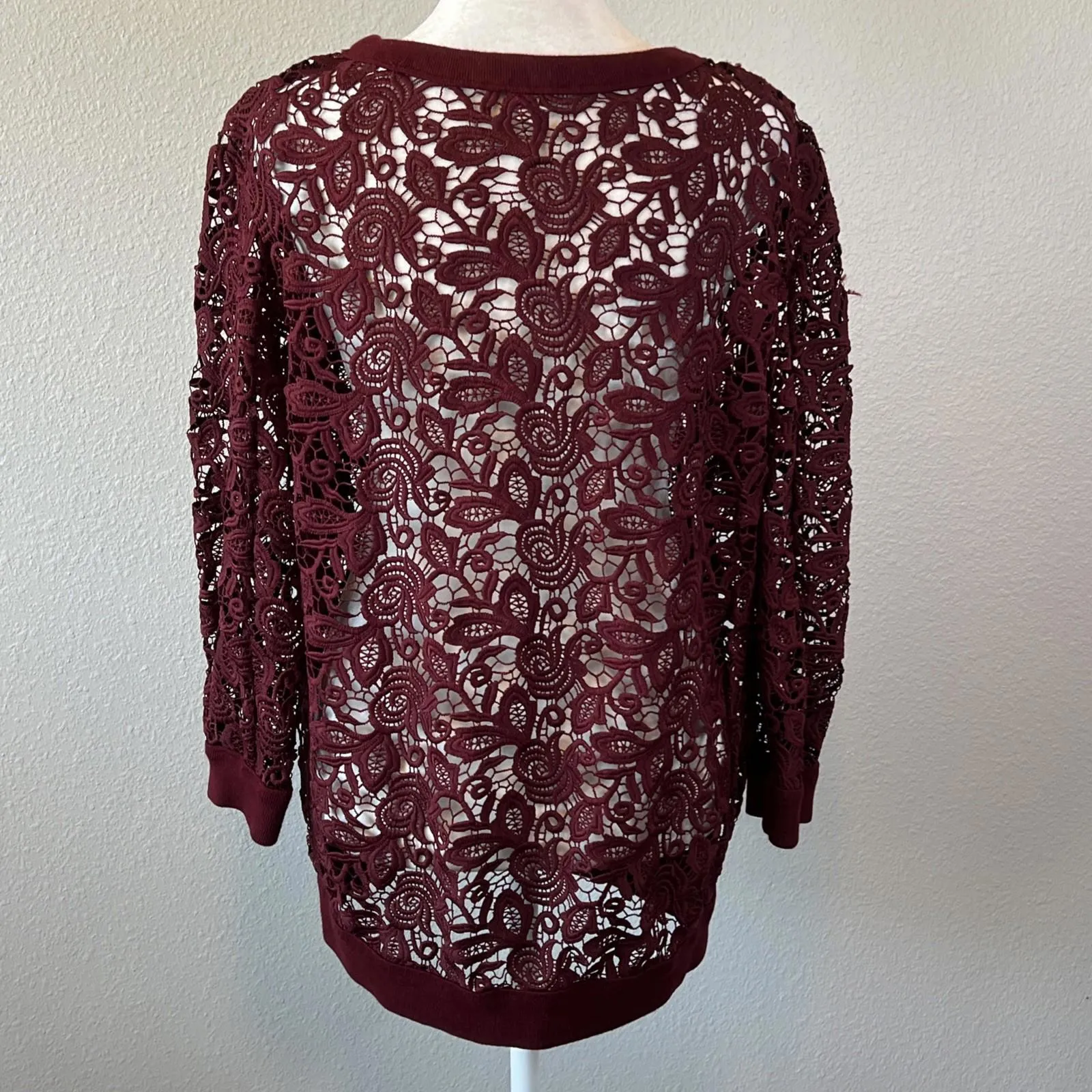 Aritzia Wilfred Floral Lace Shirt Burgundy Size XS - Image 3