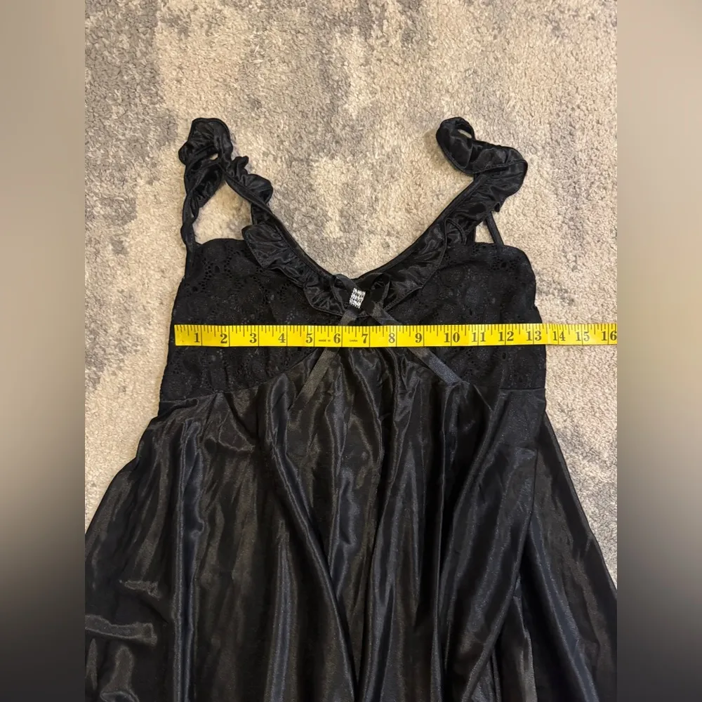 Women’s Black Source Unknown Nightgown with Lace - Image 5