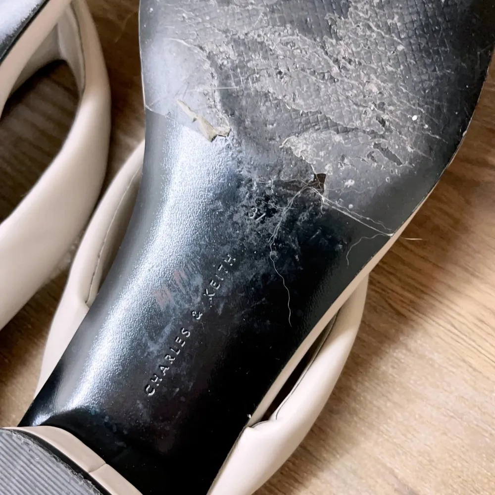 Charles & Keith Padded Thong Sandals (Grey US7) - Image 10