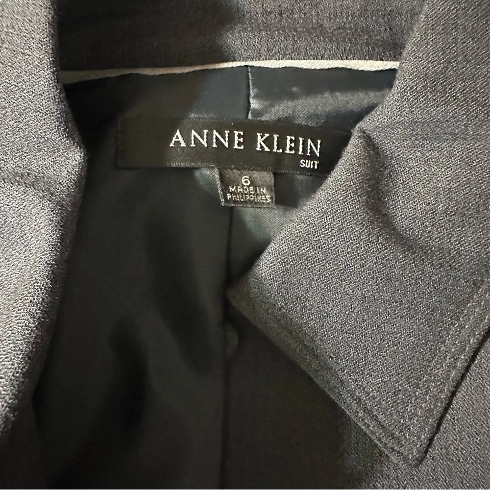 Anne Kline Women's size 6 Grey Suit Jacket - Image 4