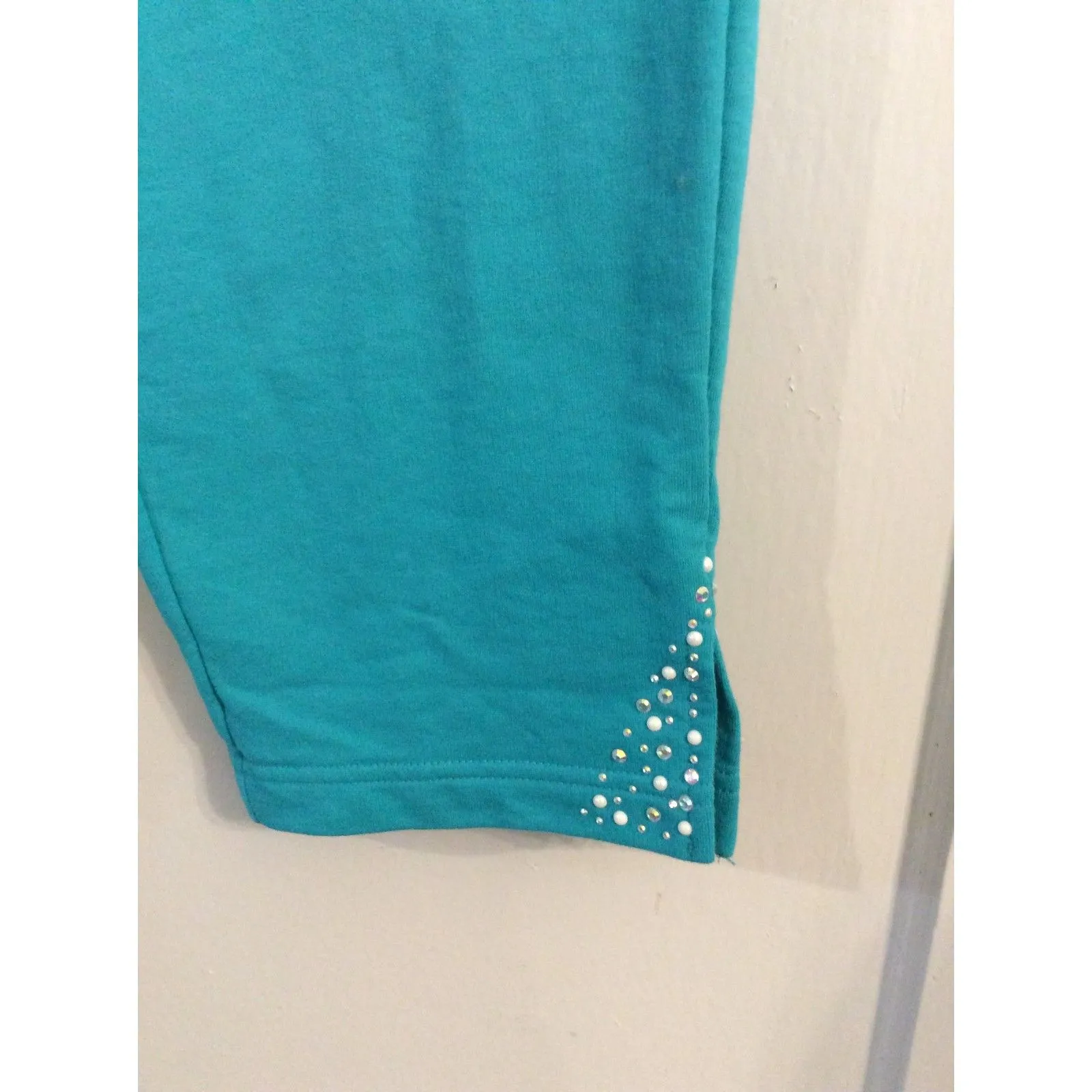 Quacker Factory  Top Pants Set Rhinestones Pearl Capris Medium M - Image 5