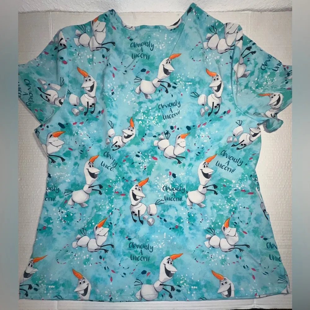 Disney Olaf Frozen Scrub Top Unisex Size L Stretch Print Medical  Unicorn Pocket - Image 12