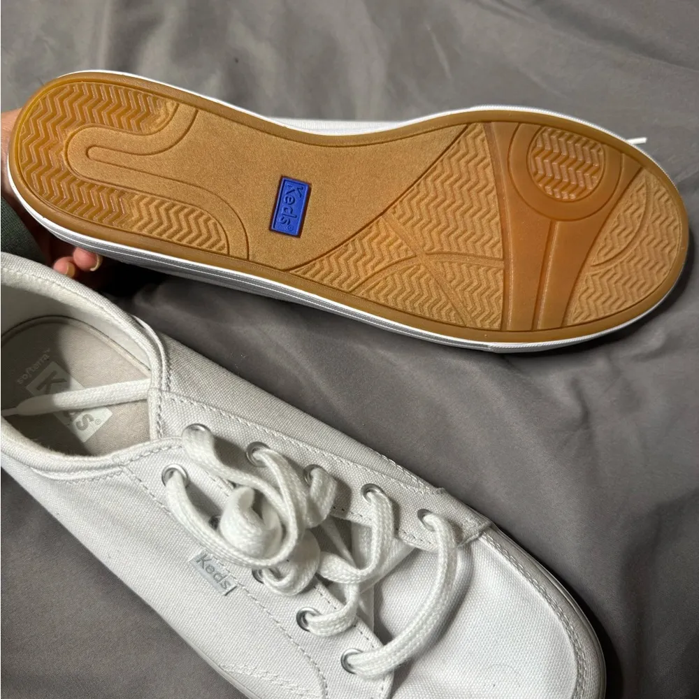 size 9 white womens preppy shoes - Image 3