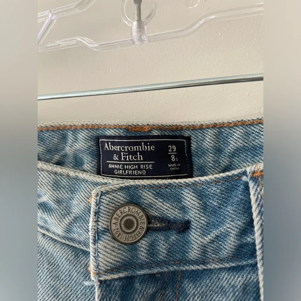 Abercrombie & Fitch Annie High Rise Girlfriend Light Wash Zipper Jeans - Image 7