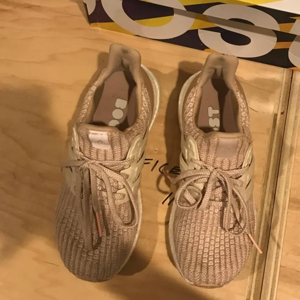 Wmns UltraBoost 'Ash Peach' - Image 3