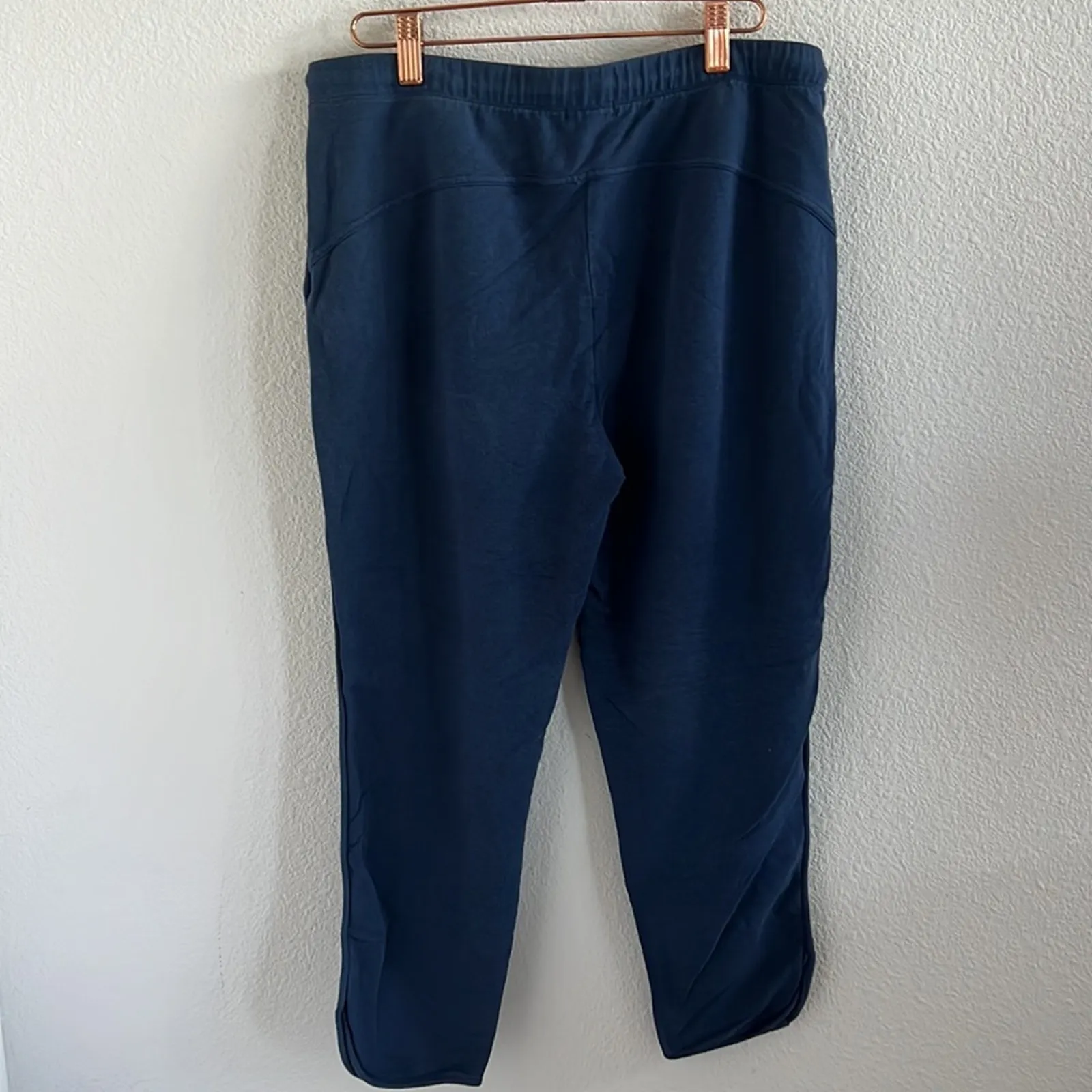 Barefoot Dreams Malibu Collection Brushed Fleece Pants Blue Elastic Waist Medium - Image 2