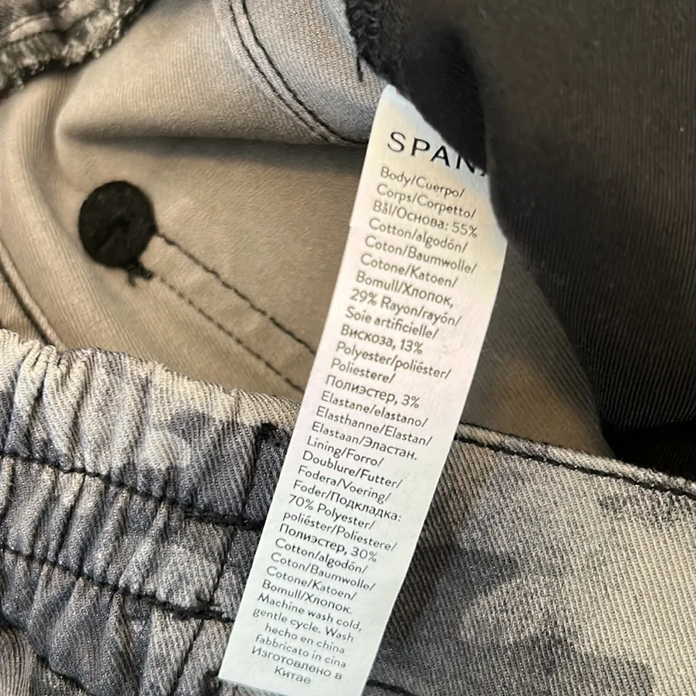 Spanx Stretch Twill Cargo Joggers Black Camo - Image 11