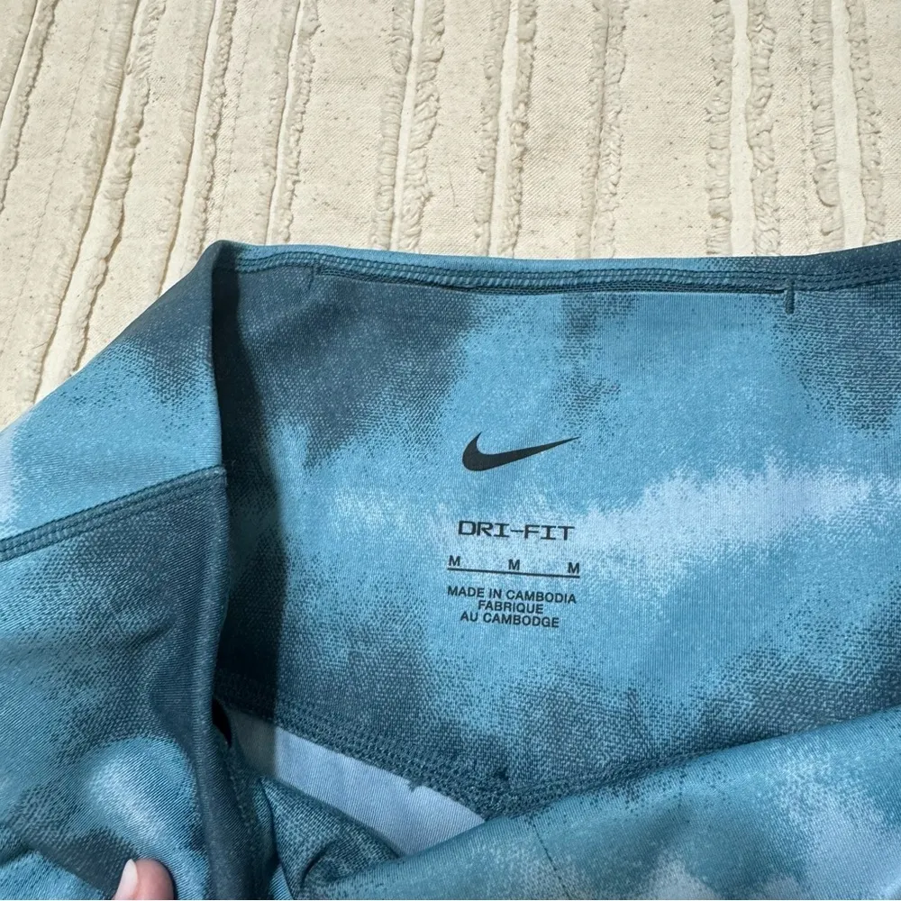 Nike  One Luxe 7 mid rise train biker shorts - Image 4