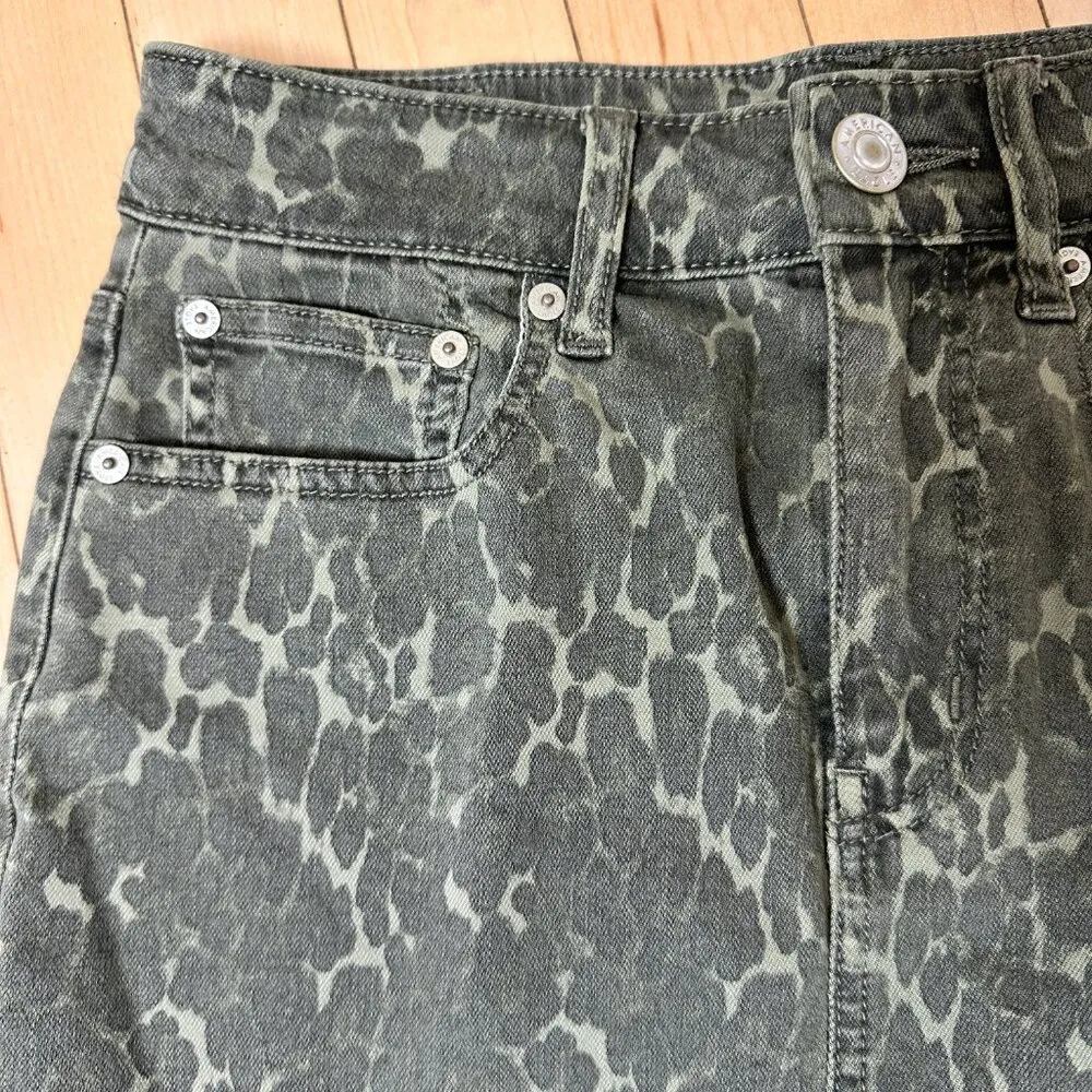 AMERICAN EAGLE Denim Stretch Olive Green Camo Animal Print Mini Jean Skirt Size 2 - Image 3