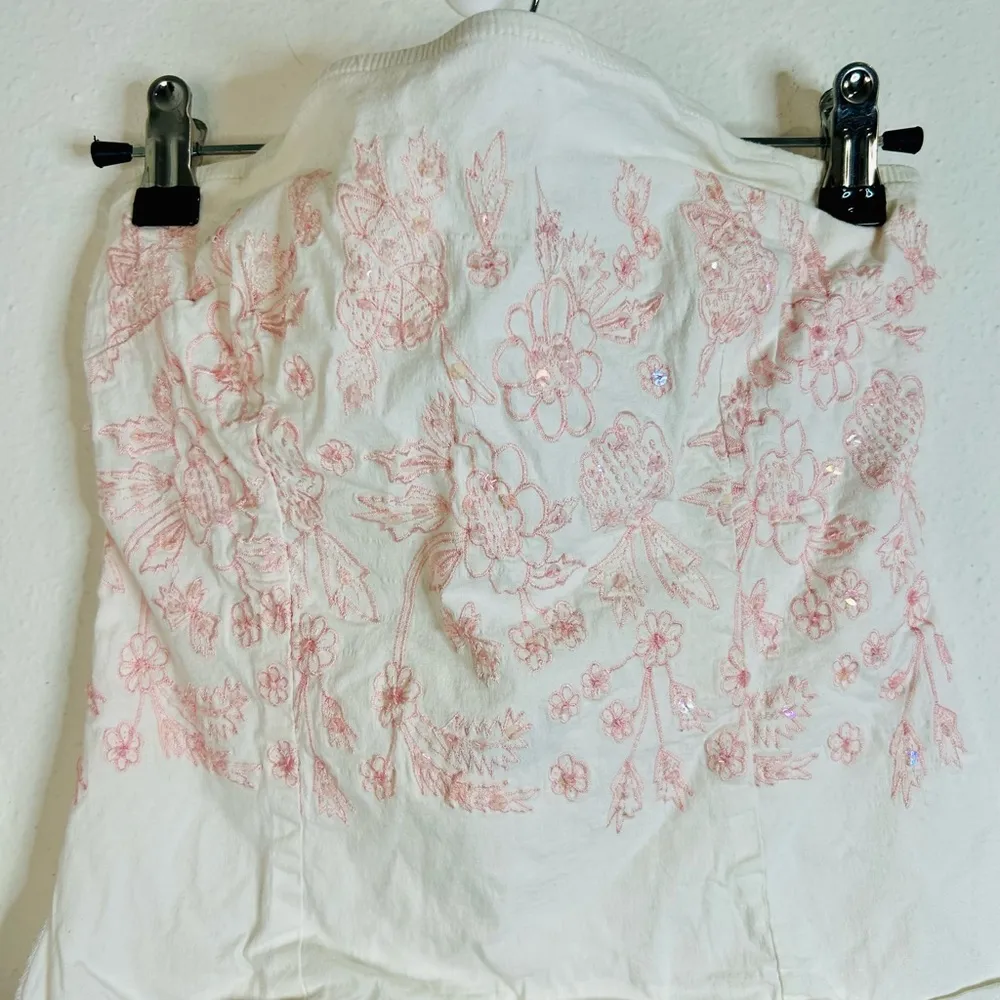 Poetry Clothing White Floral Embroidered Tube Top Style Back Tie Crop Top Medium - Image 3