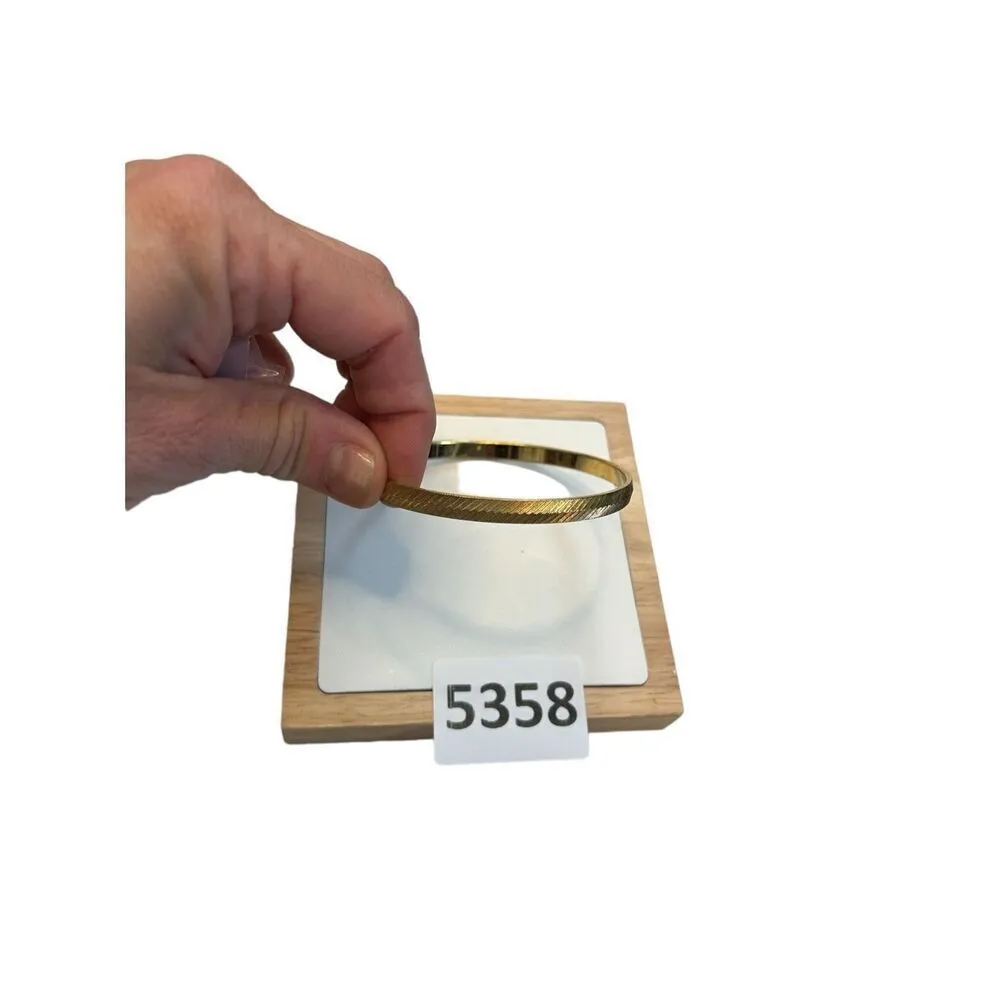 Money signed Gold toned bangle bracelet round - Image 10