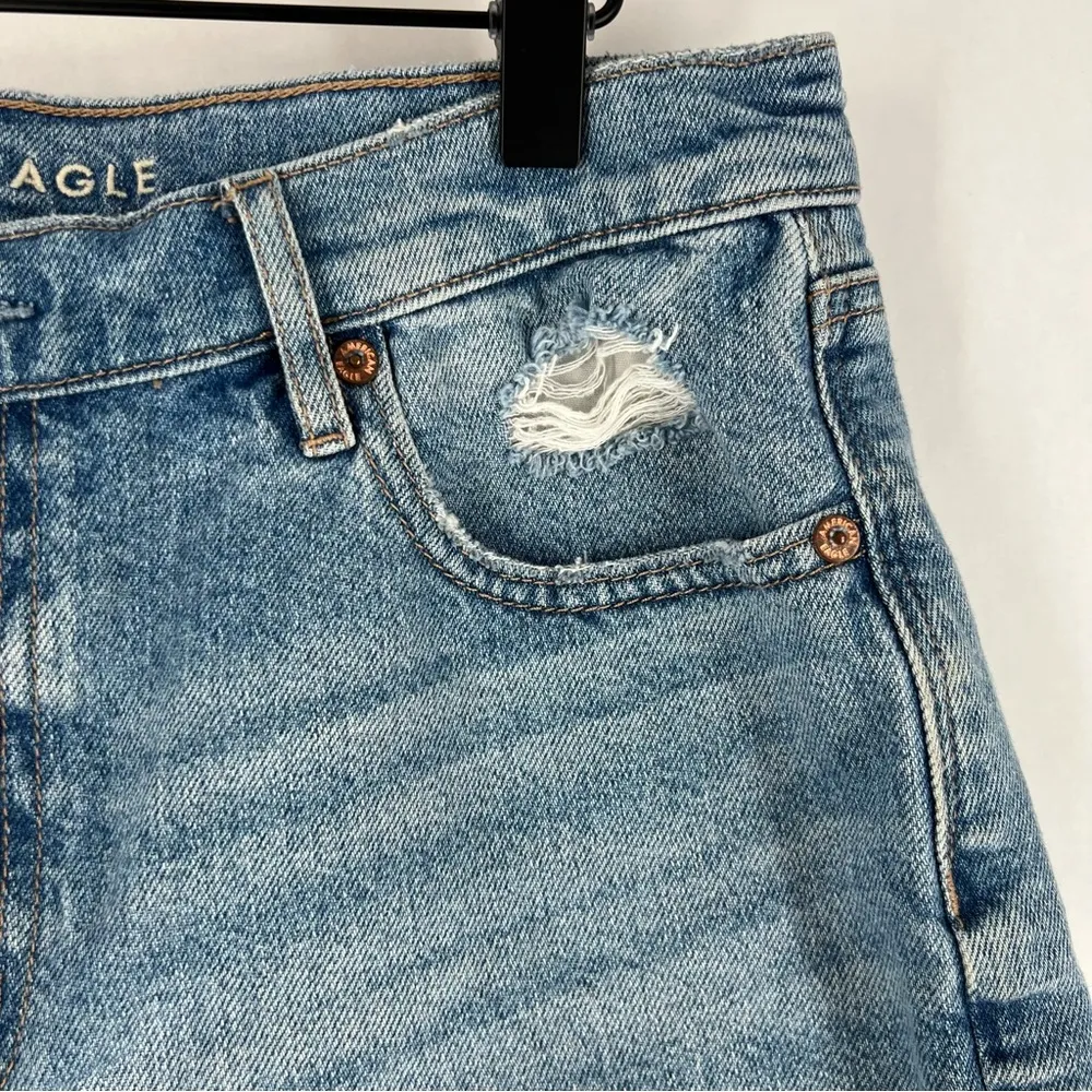 American Eagle 100% Cotton Light Wash Ripped Distressed Denim Relaxed Short - Image 5