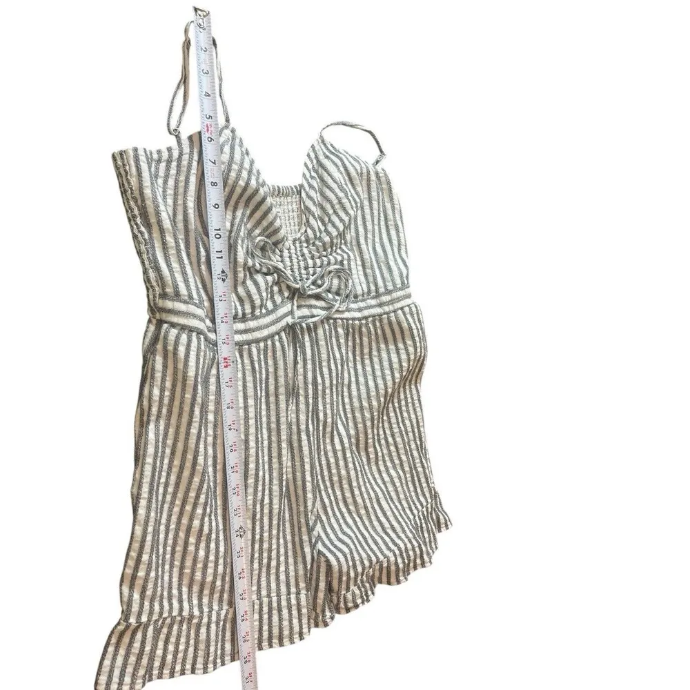American Eagle Gray White Striped Rouched Bow Deep V-neck Textured Romper XL - Image 8
