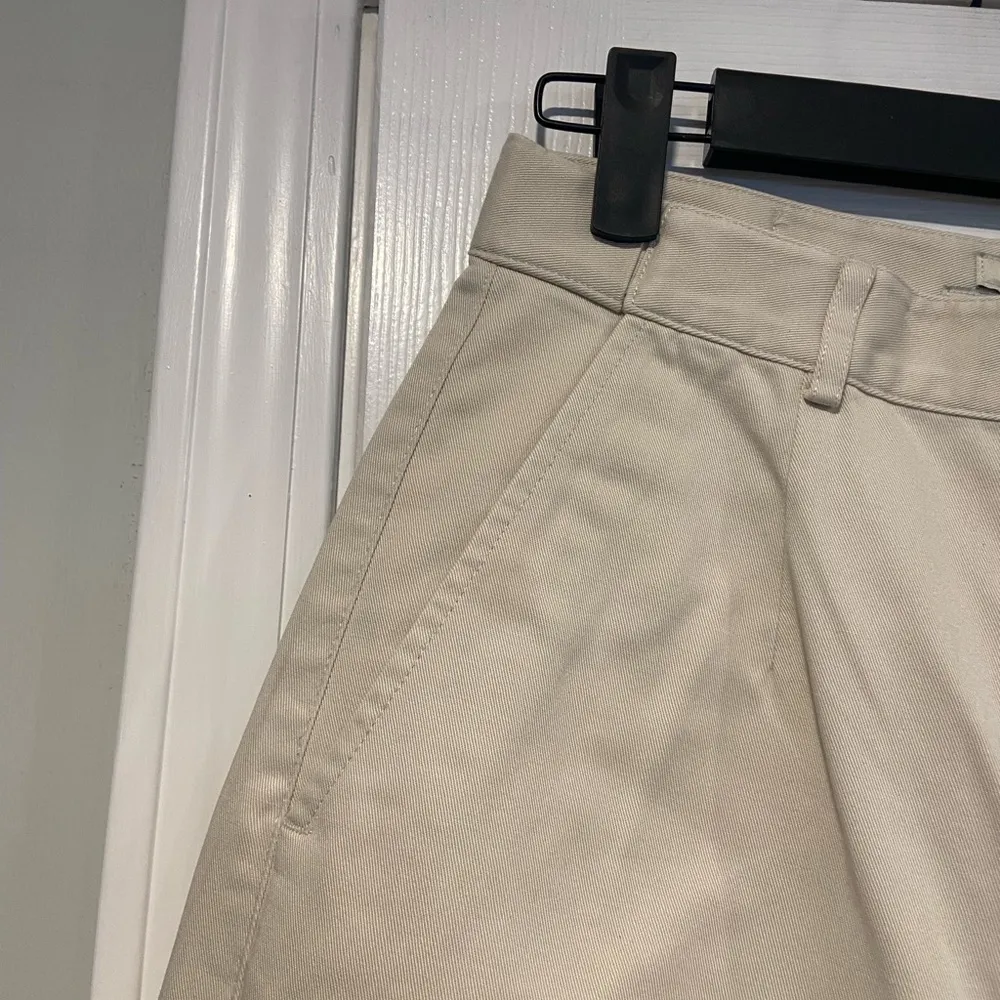 L.L. Bean Size 8 Cotton Khaki Original Fit Comfort Waist Hi Rise Chino Shorts Tan - Image 2