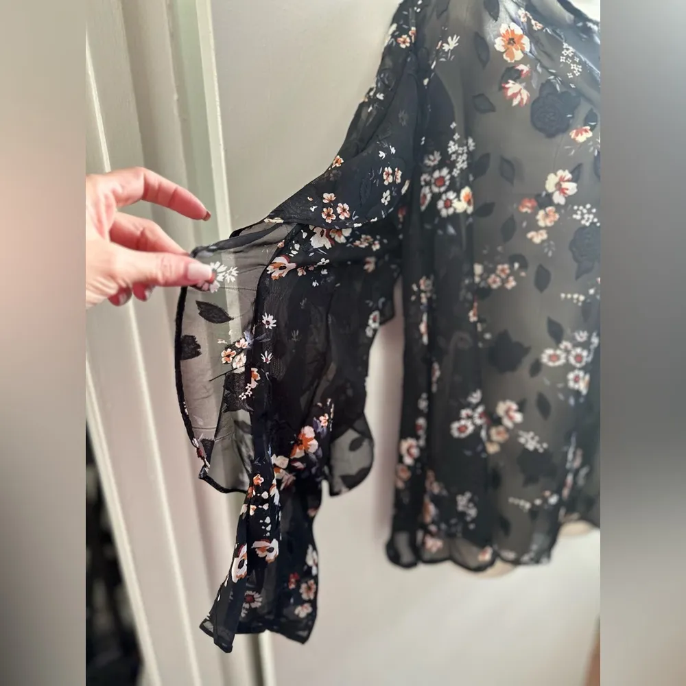 easel Sheer Ruffle Multi Floral Long Sleeve Top Nwt Size Medium - Image 4