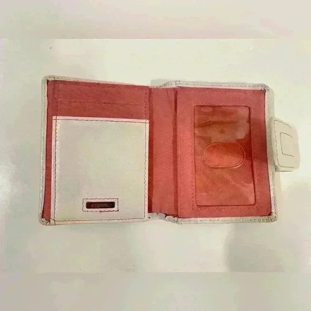 Fossil Women’s 
Logan Mini Multifunction Leather White‎ Wallet - Image 8