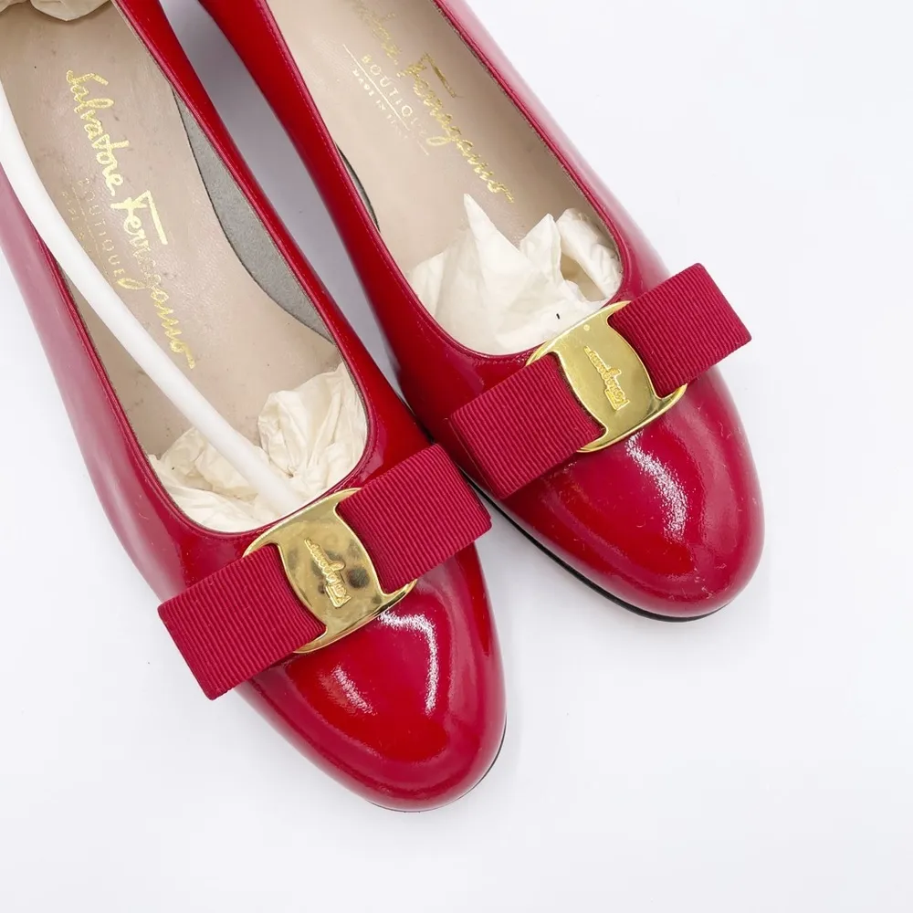 Vintage Salvatore Ferragamo Boutique Red Patent Leather Vara Bow Pumps 9.5 AAA - Image 4