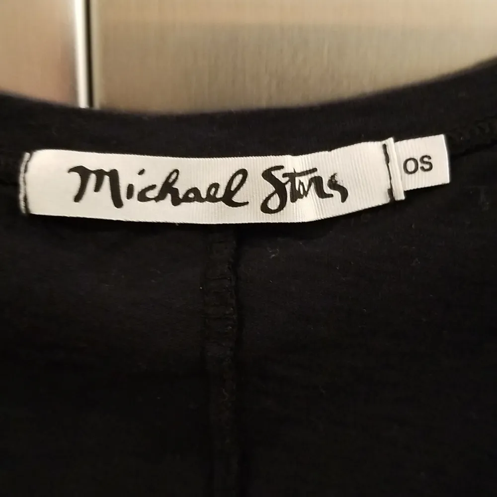 💕MICHAEL STARS💕 West Coast Graphic Tee V-Neck Medium - Image 5