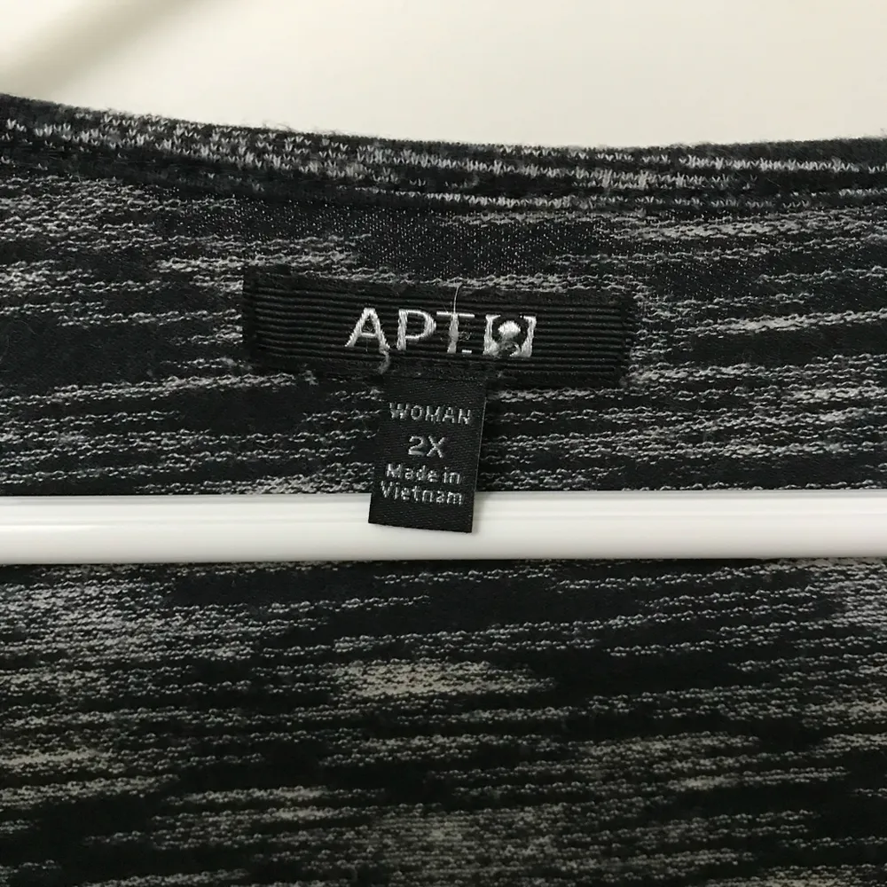 Apt 9 Black Pullover Rayon/Spandex Top Size 2X EUC - Image 3