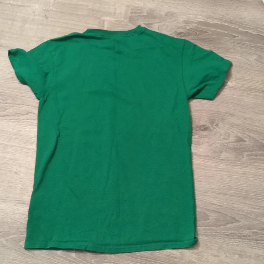 Star Wars  holiday tee size small - Image 4