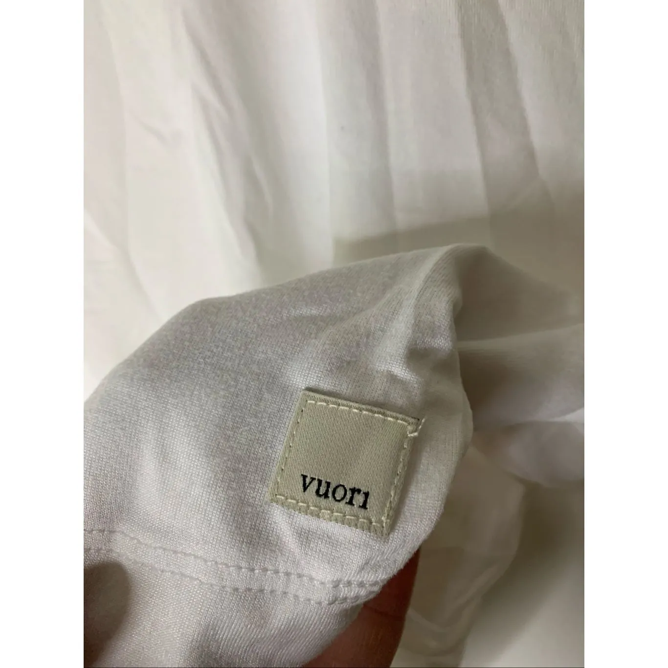 Vuori Energy T shirt cropped tee white women's size medium VW1011 - Image 5