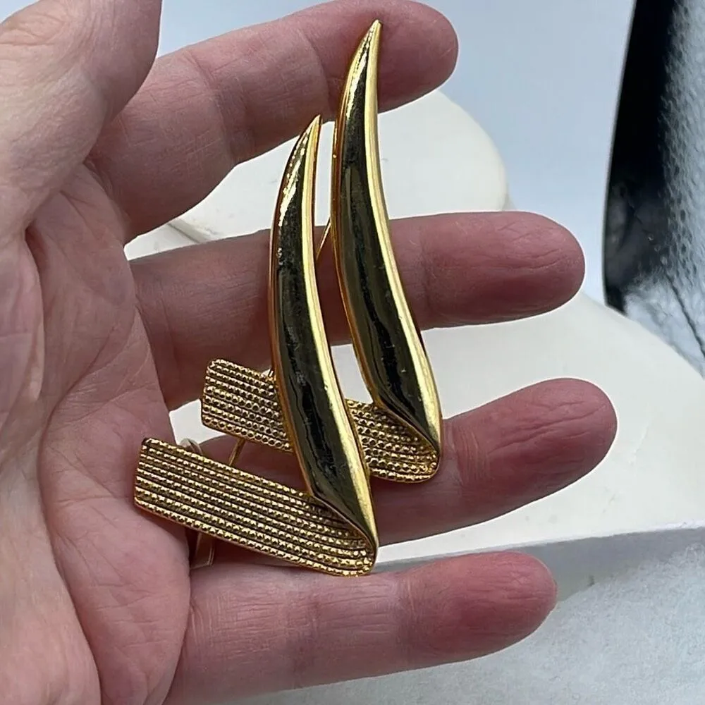 Vintage Casual Corner Art Deco styled textured and smooth brooch gold tone - Image 3