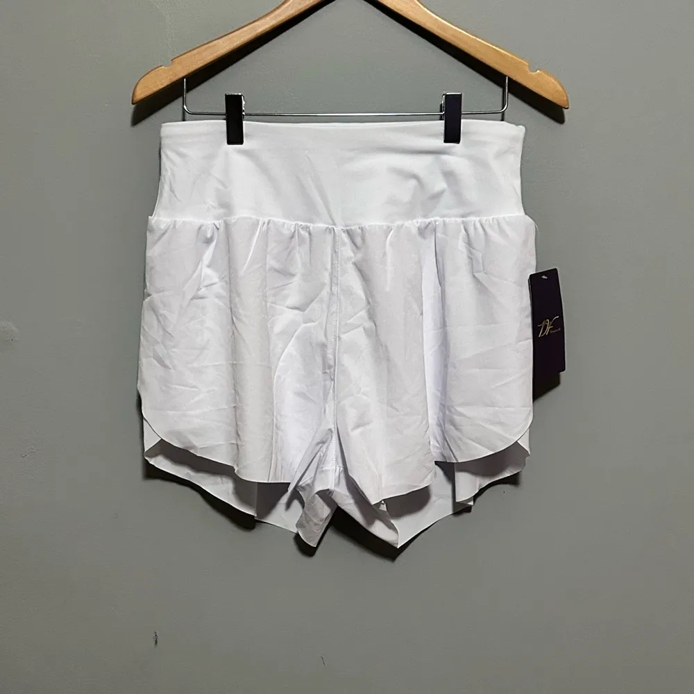 NWT DragonFit White Athletic Shorts | Size: L - Image 4