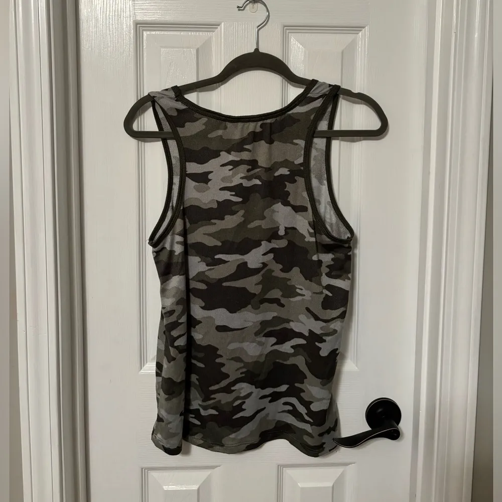 Lucky Brand Camouflage Pajama Set. Tank top and shorts. Size medium - Image 3