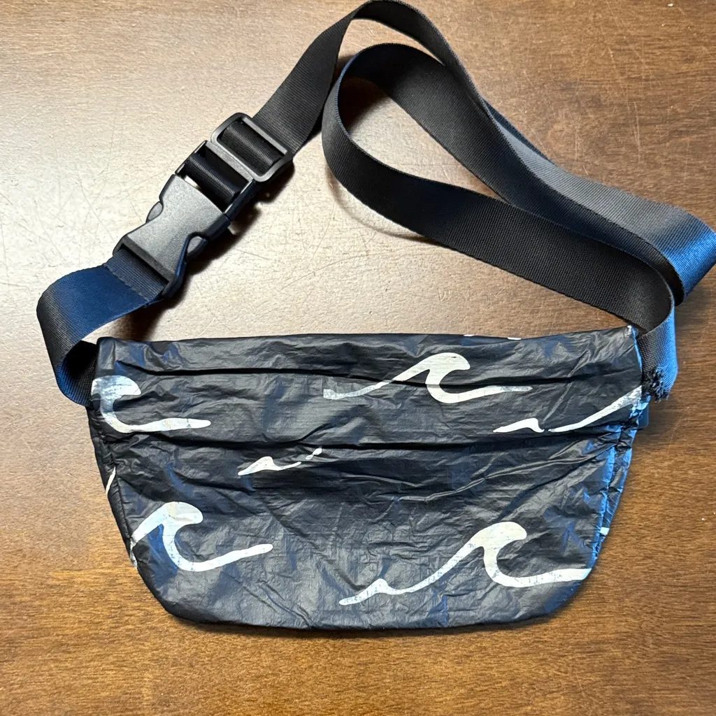 Aloha Collection Mini Hip Pack Seaside Wave Black - Image 4