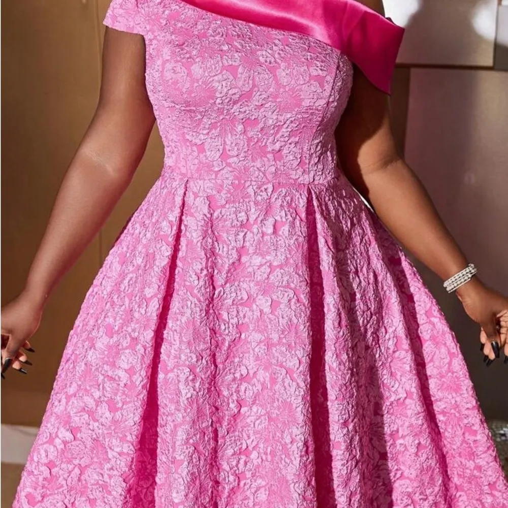 Plus Size Off-Shoulder Pink Jacquard A-Line Midi Dress – Size 0X (Size 12) NWT - Image 3