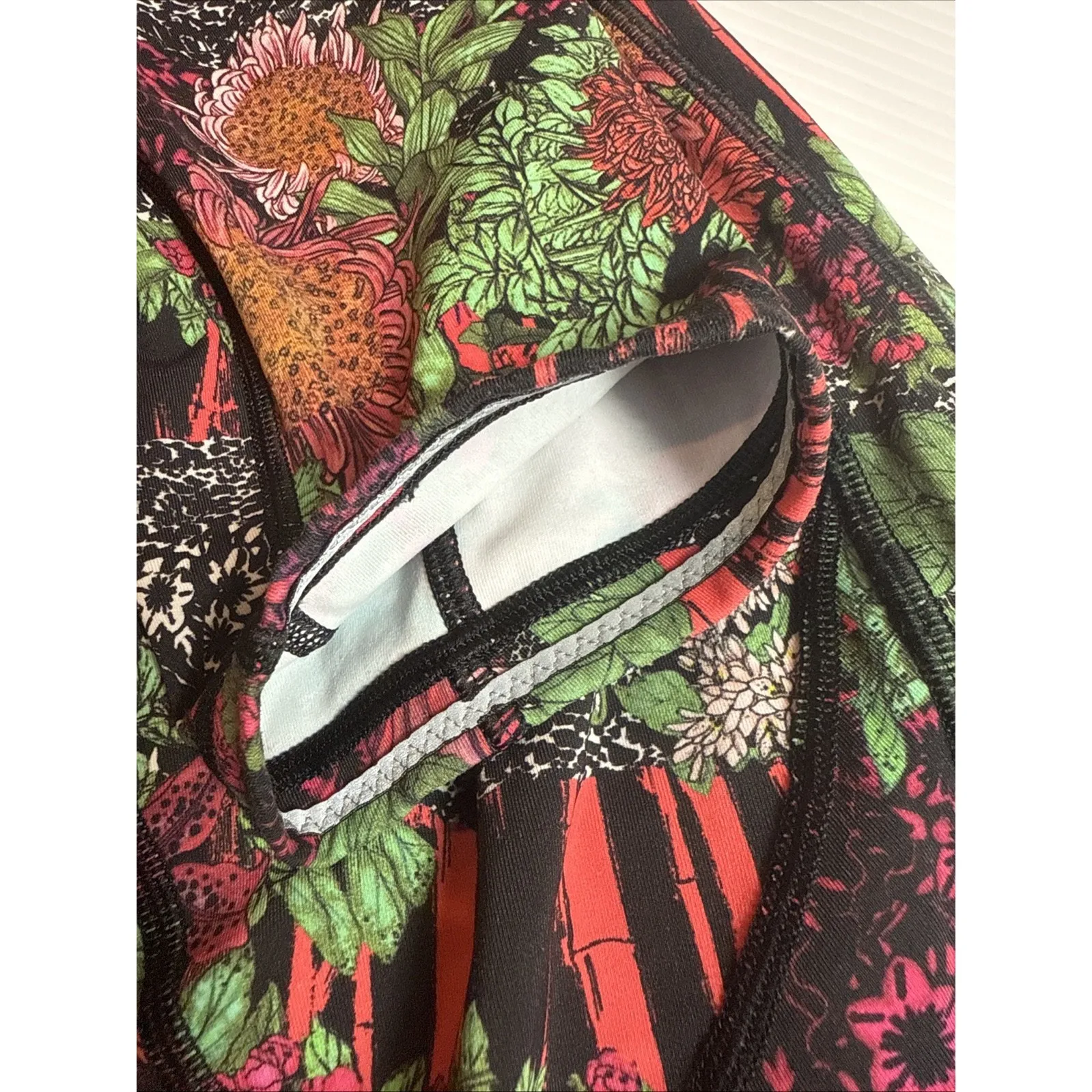 Lululemon Time To Sweat Crop Pants Womens Zen‎ Garden Multi Luxtreme Size 6 - Image 7