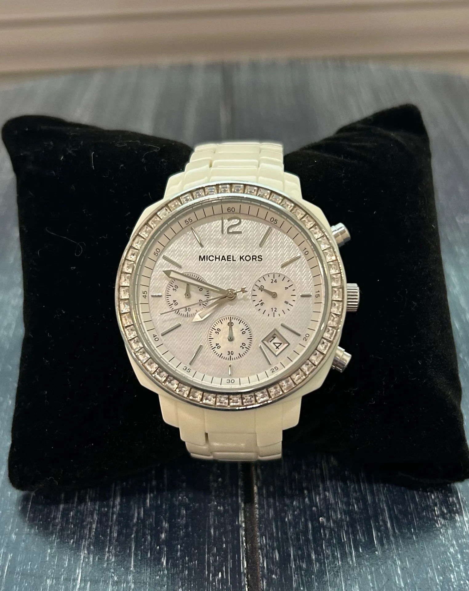 Chronograph Acrylic Bracelet Watch - Image 3